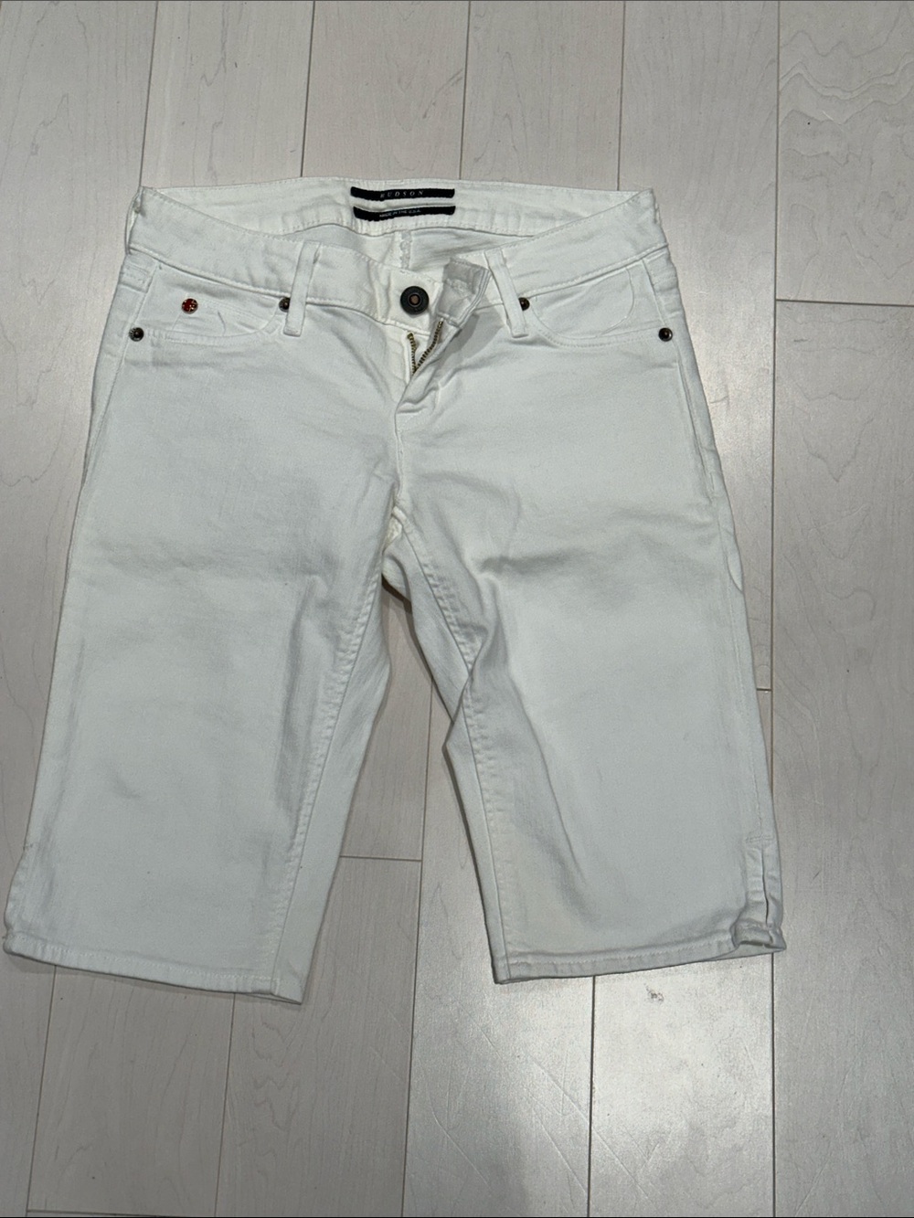 Hudson White Denim low rise Bermuda Shorts size 26